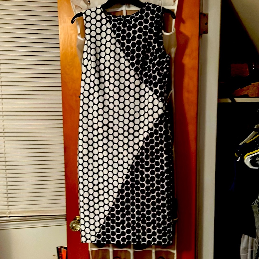 Calvin Klein neoprene black/white/gray sheath dress. Size 6. Invisible zip back.